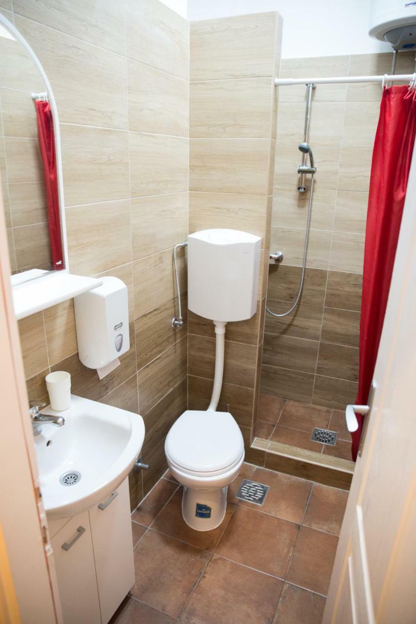 Reveller'S Hostel Dordegol Ngoại thất bức ảnh